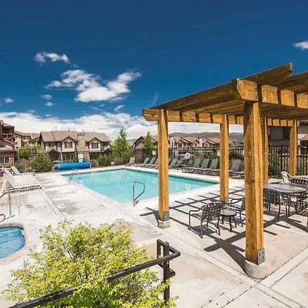 Luxury Townhome, Private Balcony And Hot Tub, Great Location, 4 Br
